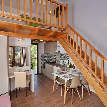 Smaragda Skopelos شقة