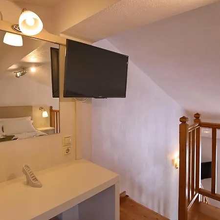 Smaragda Skopelos * Agnontas