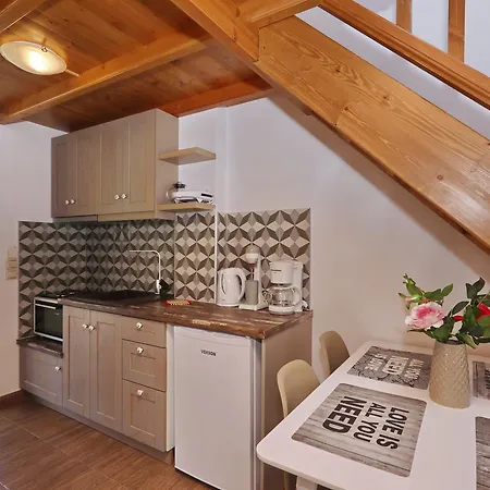 Smaragda Skopelos شقة