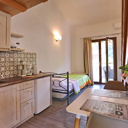Smaragda Apartment *