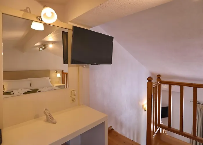 Smaragda Skopelos * Agnontas